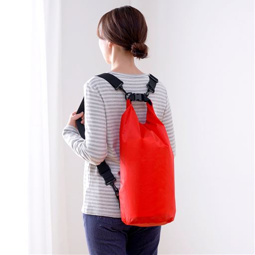 使用イメージ<br>防水仕様でしっかり背負えます。