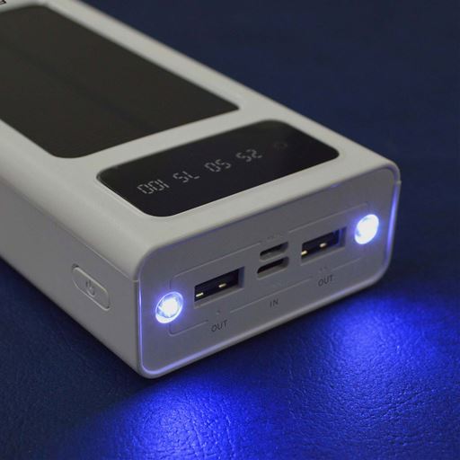 非常時、アウトドアに活躍するLEDライト付き!