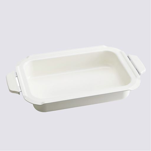 表面はキズや焦げがつきにくいセラミックコート加工