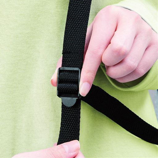 ストラップで簡単にサイズ調整が可能