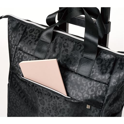 各種ポケットにたっぷり収納! フロントポケット