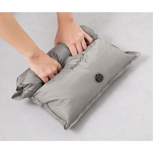 破れにくく繰り返し使用できる! 丈夫なオックスフォード生地で破れにくい ロック式の排気弁から空気が抜けて、しっかり圧縮