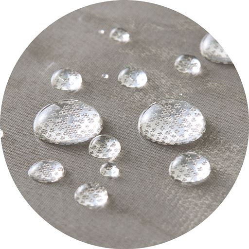 内側はポリエチレンなので、濡れた衣類を入れられる