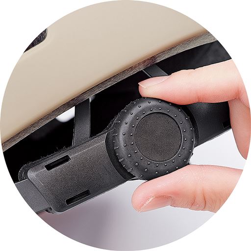 ダイヤルで頭のサイズ調節可能