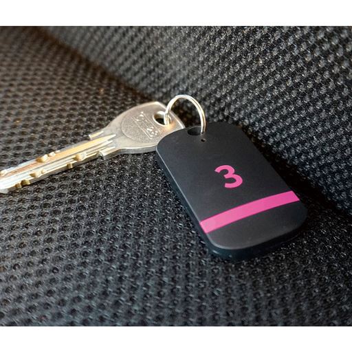 付属のメモ&アイテムシールで管理もラクラク! 付属のキーリングや両面テープを使って色々なものに番号タグをつけられます。