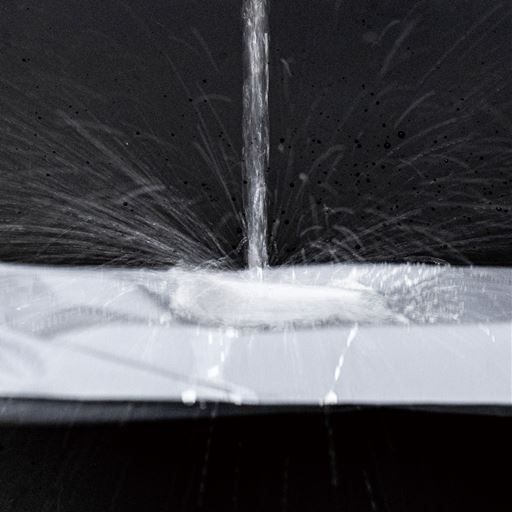 防水仕様で雨をシャットアウト。