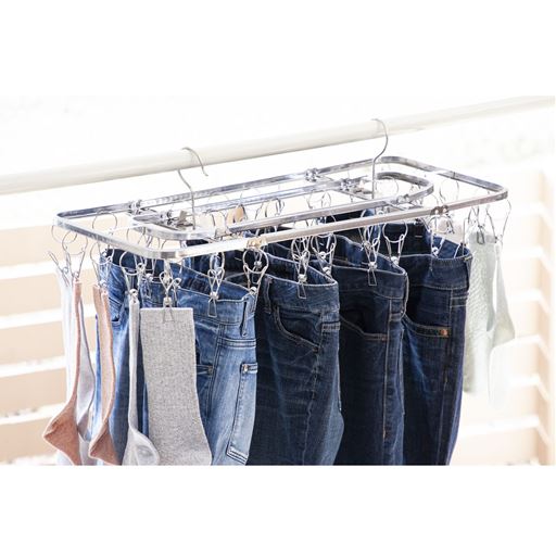 C(40ピンチ) フックが短めなので、スボンなどの長さのある洗濯物も床に付かずに快適に干せます。