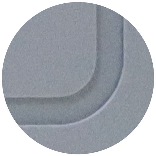 水分がこぼれにくいくぼみ付き