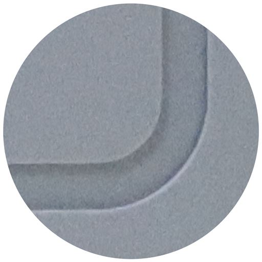 水分がこぼれにくいくぼみ付き