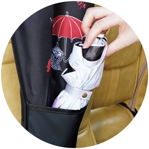 前ポケットには折り畳み傘などを収納できます
