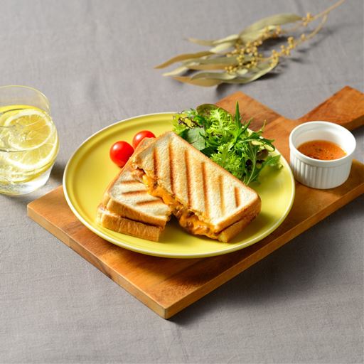 前日の残りのカレーでチーズカレーのホットサンド