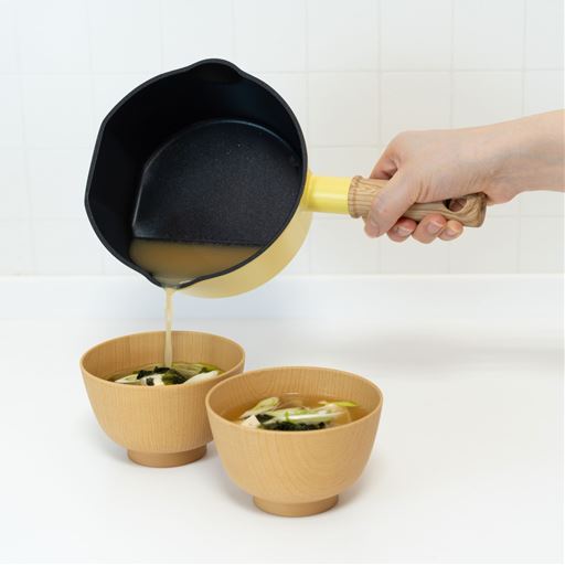 朝食のお味噌汁作りや(注ぎ口付)