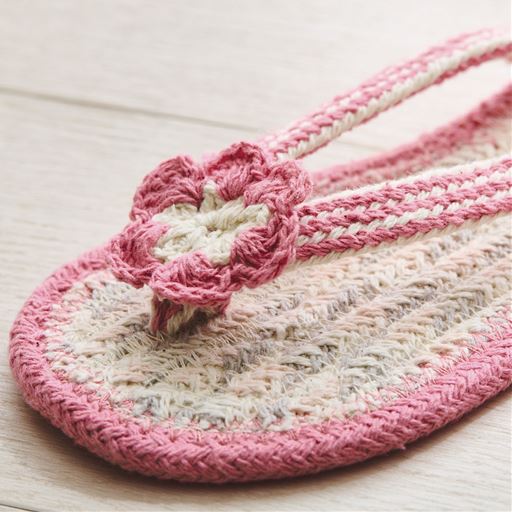 ピンク花 M<br>ひとつずつ手仕事で編み上げています。鼻緒タイプで足指開放!