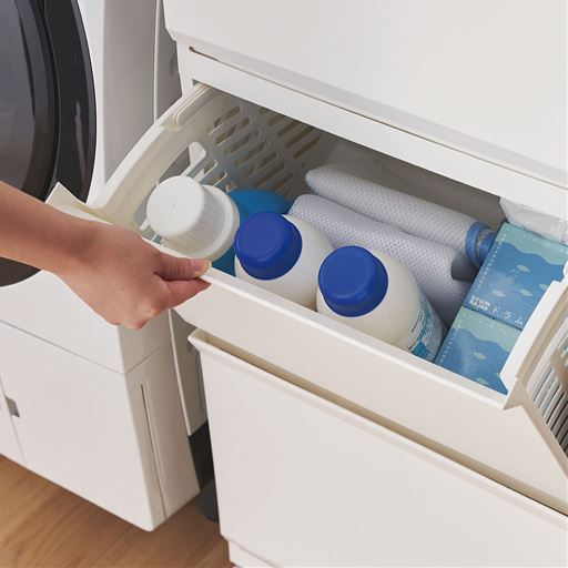 アイボリー<br>洗剤などのランドリー小物も隠して収納OK。