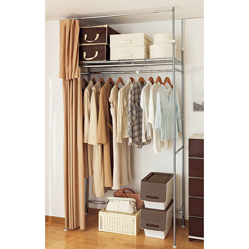 ブラウン A<br>コートなど長さのあるものを掛けるなら1段に。