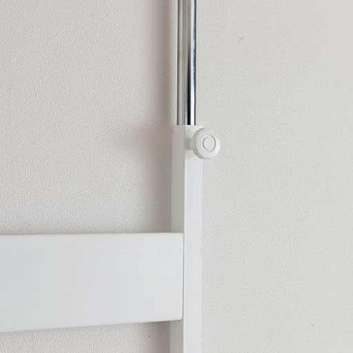 ラダーラック部のボルトを緩めることで、伸縮パーツの高さを調整できます。