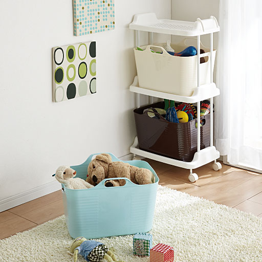 柔らかい素材のバスケットなので、子供部屋で玩具の収納ワゴンにもおすすめ。