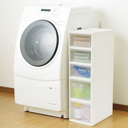 B 洗濯機脇でランドリー用品の収納に。