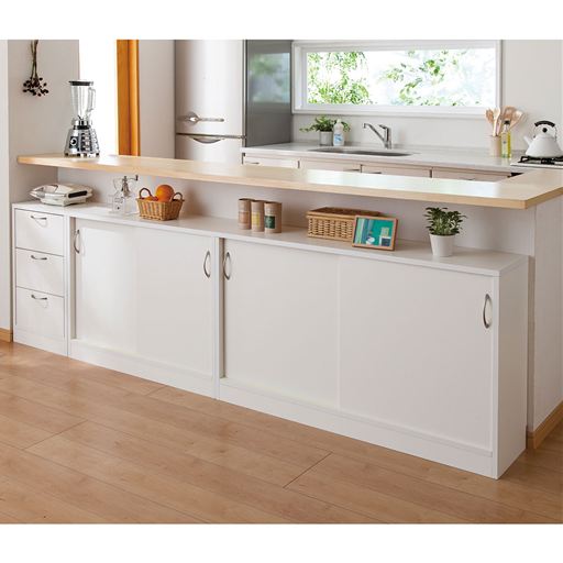 ホワイト 高さ70cm (左から) B (チェスト)・C (引き戸幅90cm)・D (引き戸幅120cm)<br>高さが選べる引き戸式のカウンター下収納キャビネットです。