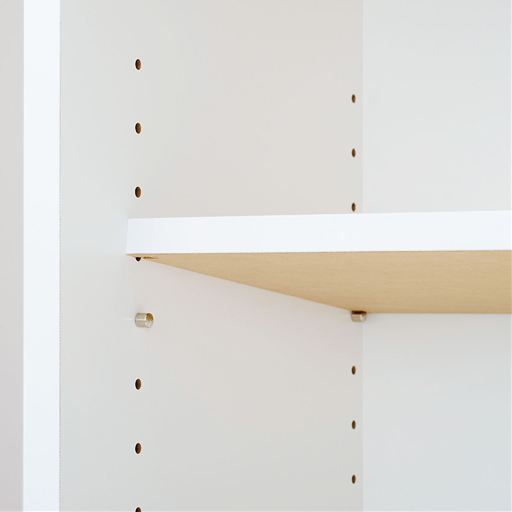 C・D・G・H (引き戸)<br>棚板は3cmピッチで高さ調整ができます。金属製のダボでしっかり固定。