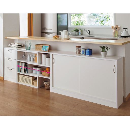 ホワイト 高さ70cm (左から) B (チェスト)・A (伸縮ラック)・D (引き戸幅120cm)<br>伸縮ラック(A・E)は幅を自在に調整できるので、デッドスペースを作りません。