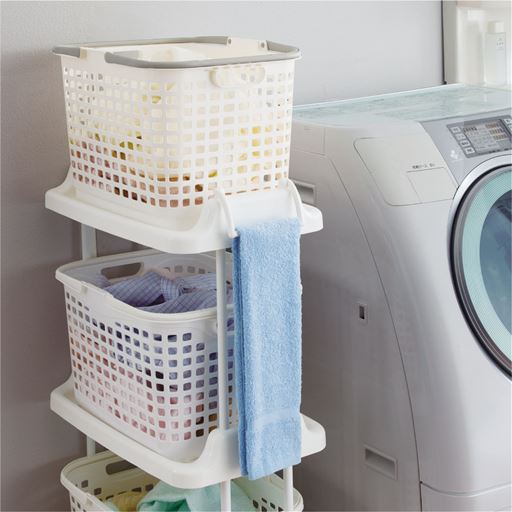 最上段にタオル掛け付き。左右お好みの位置に取り付けられます。