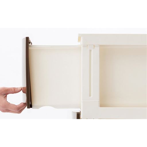 特殊レール形状で引き出しがスムーズ。