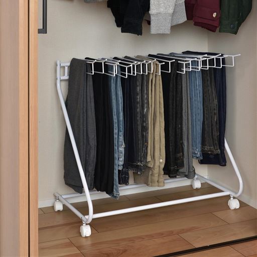 キャスター付きで移動もラクラク。内2個ストッパー付き