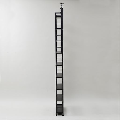 ブラック<br>奥行きわずか15.5cm! スリムなのに驚きの大容量です。