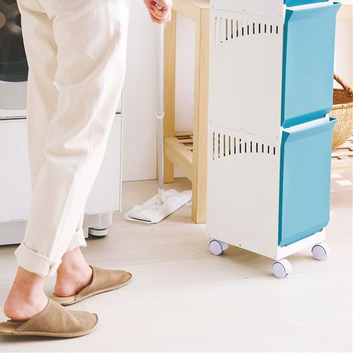 キャスター付きなのでお掃除もラクラク。簡単に移動できるので用途にあわせて使いやすい場所へ。