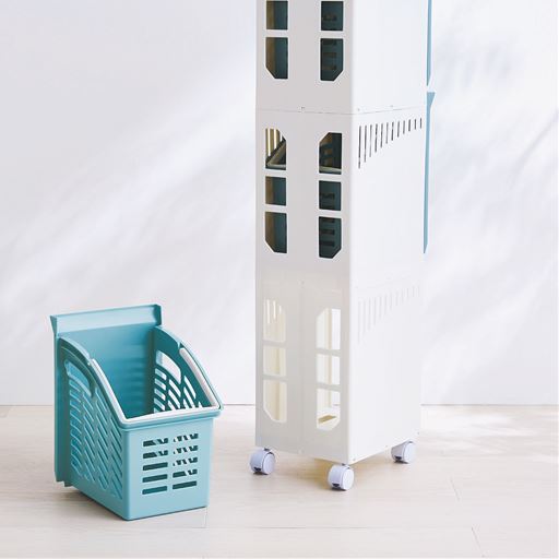 ブルー B (3段)<br>背面と側面にスリット入り。通気性が良くサニタリールームにぴったり。