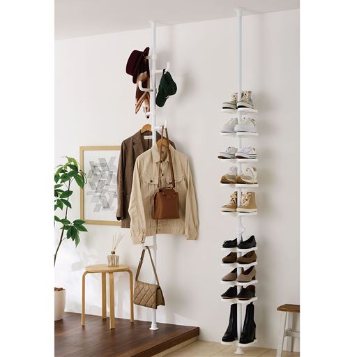 ホワイト<br>省スペースにスッキリ収納。<br>※右手のシューズラックは別売りです。