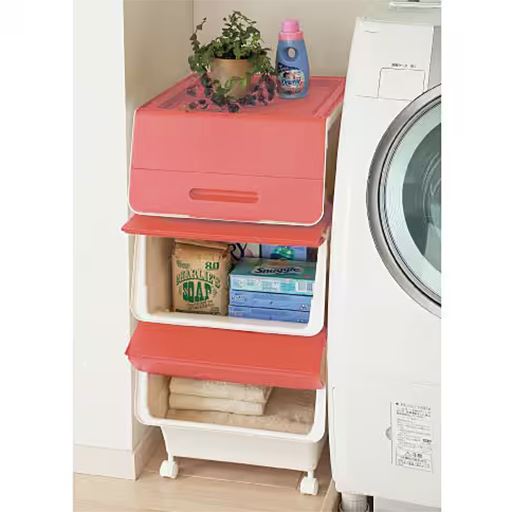 ピンク<br>洗剤やタオル類もスッキリ収納できます。