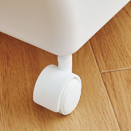 キャスター付きだから移動もラクラク。たっぷり収納したままスムーズに運べます。