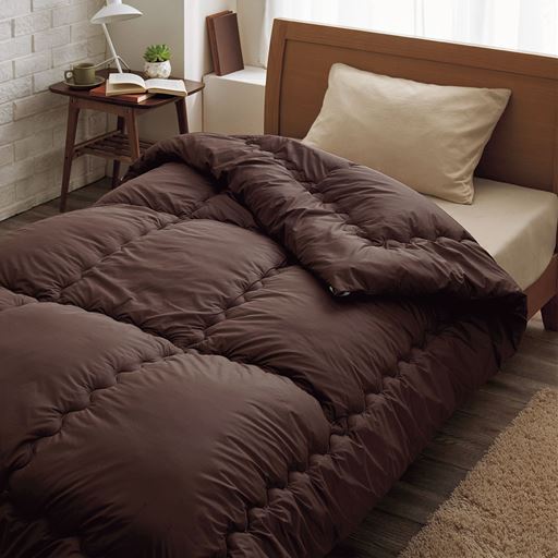 ブラウン<br>「3M&trade;シンサレート&trade;ウルトラ200」中材使用の掛け布団「天羽」です。