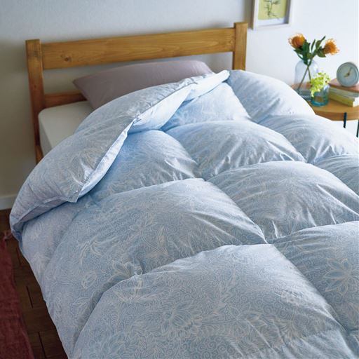 ブルー系(合掛け布団)<br>季節の変わり目は、ほどよい厚みの合い掛け布団1枚で。