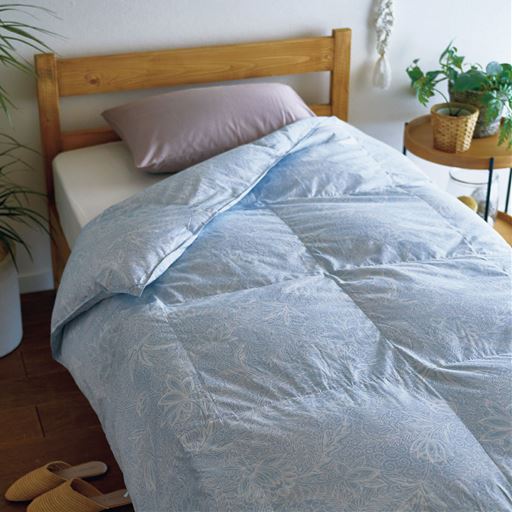 ブルー系(肌掛け布団)<br>暑い季節は、軽い掛け心地のダウンケットとして。