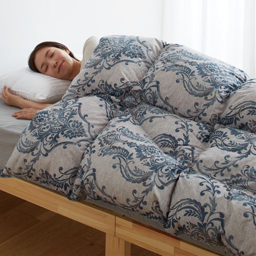 身体のセンターライン部にも羽毛を増量しました。