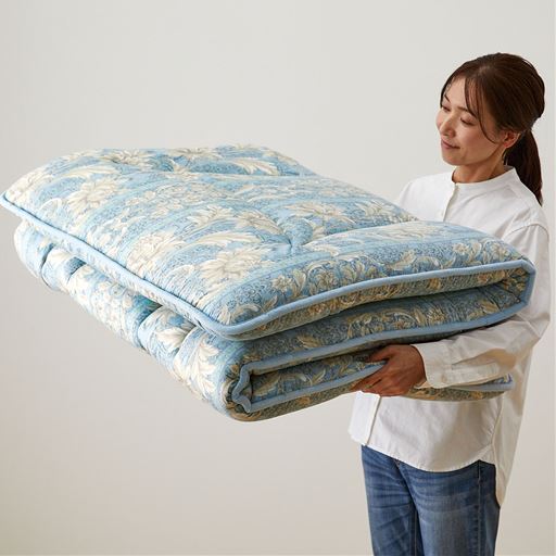 ブルー<br>スッと持ち上げられる軽さで布団の上げ下げもラクラク。