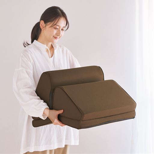 カーキ<br>重さ約2.6kgで持ち運びラクラク! コンパクトに畳めるのでスペース要らず。