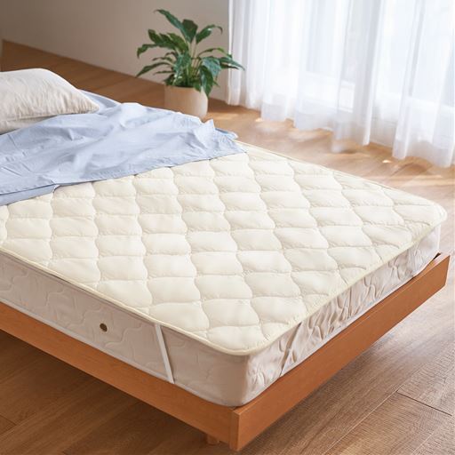 アイボリー<br>マットレスとシーツの間に敷いて寝心地アップ! 敷き布団にも使えます。