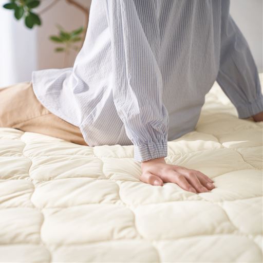 アイボリー<br>優れた弾力性と耐久性でしっかり身体を支えます。