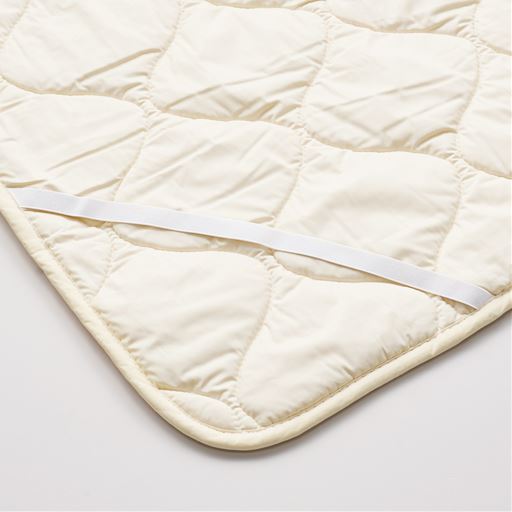 四隅のゴムでズレにくく、セットも簡単。