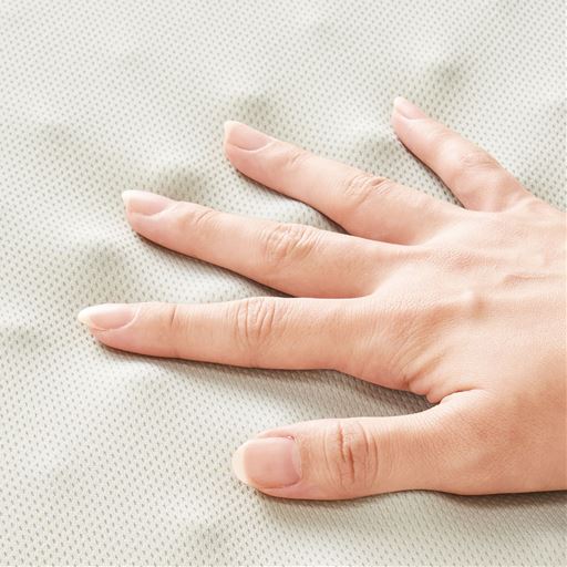 押してもすぐ戻る高反発!