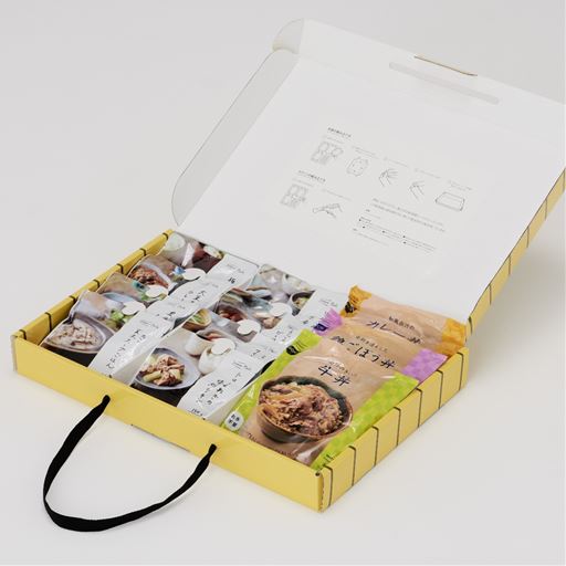 持ち運びに便利な肩掛け仕様のうえ、箱を簡易テーブルとしても活用可能。