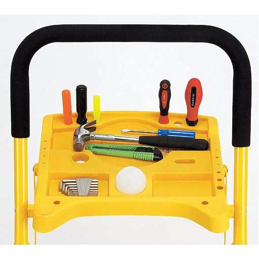 便利なトレー付きで荷物の仮置きに!