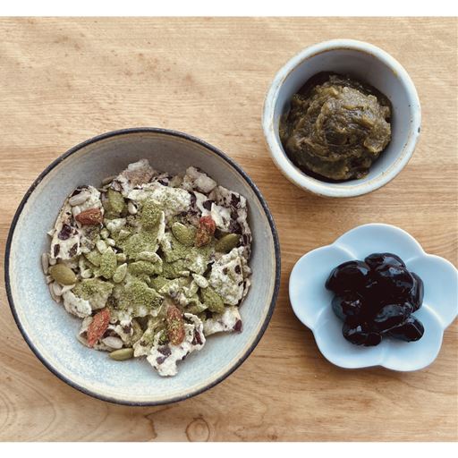 ～抹茶黒豆味～丹波黒豆と抹茶といんげん豆を煮詰めて作った「抹茶あん」を使用。抹茶好きにはたまりません。