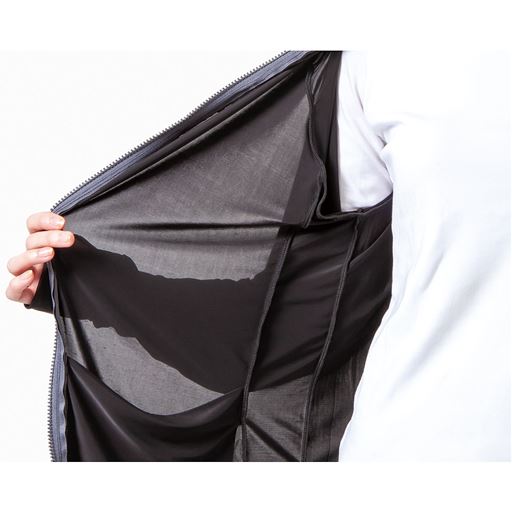 通気性抜群 暑い日もサラッと快適。