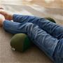 グリーン<br>膝下に置くと腰が楽にリラックスできます。