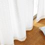 オフホワイト<br>ほどよく透け感があり光を取り入れつつ、昼間の目隠し効果も発揮します。